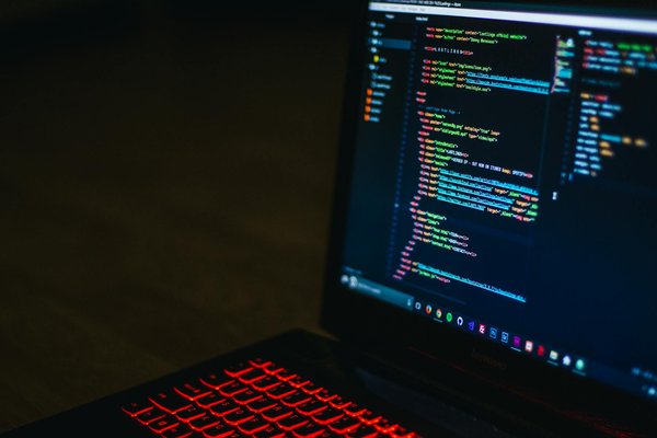 Quelles sont les meilleures pratiques pour la gestion des dépendances dans les projets JavaScript?
